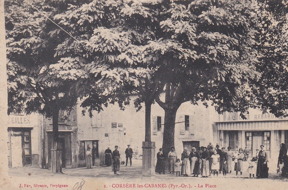 Corbère les Cabanes-La place ( postée en 1916 )