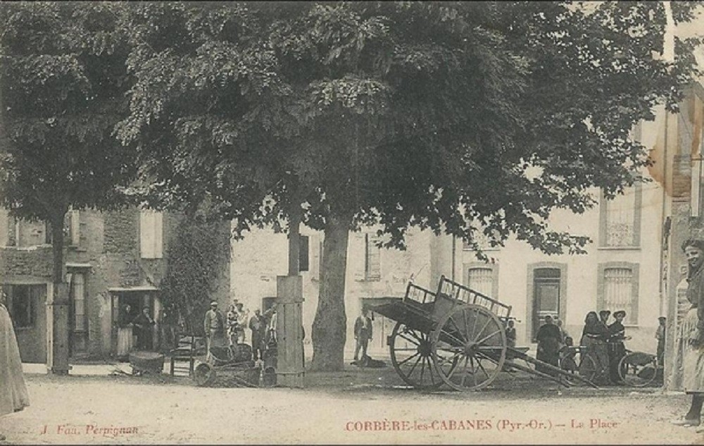 Corbère les Cabanes-La place 