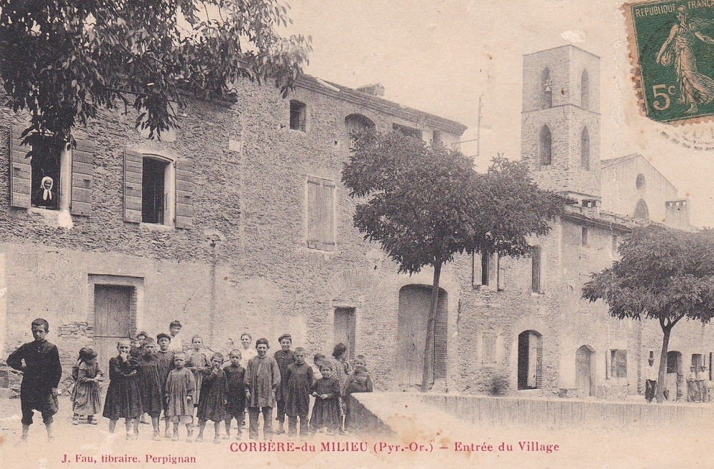 Prés de l'église (postée en 1917)