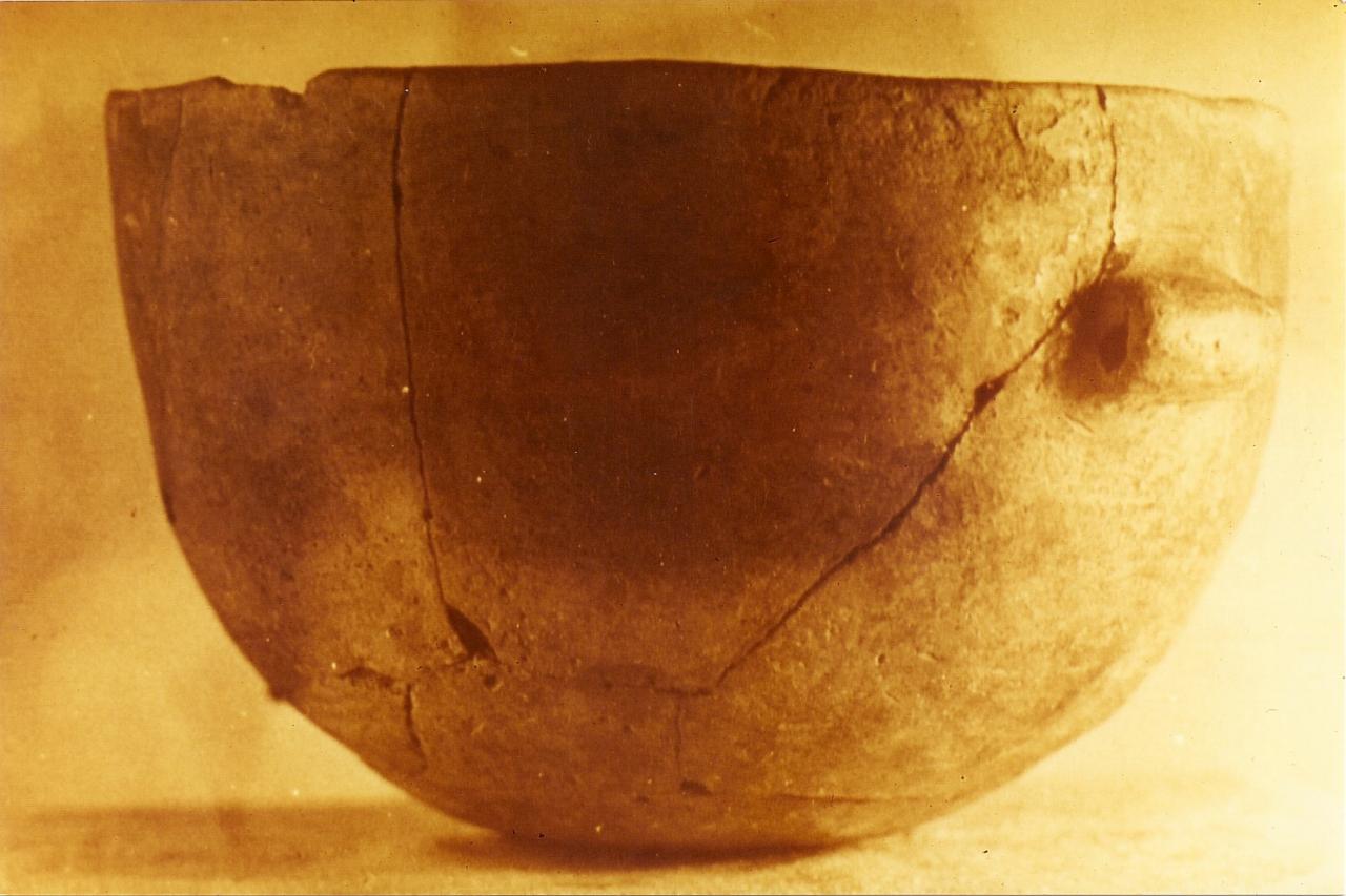 Hauteur 9.5cm et diam 15.6cm Néolithique moyen (-4000 -3000 ans)