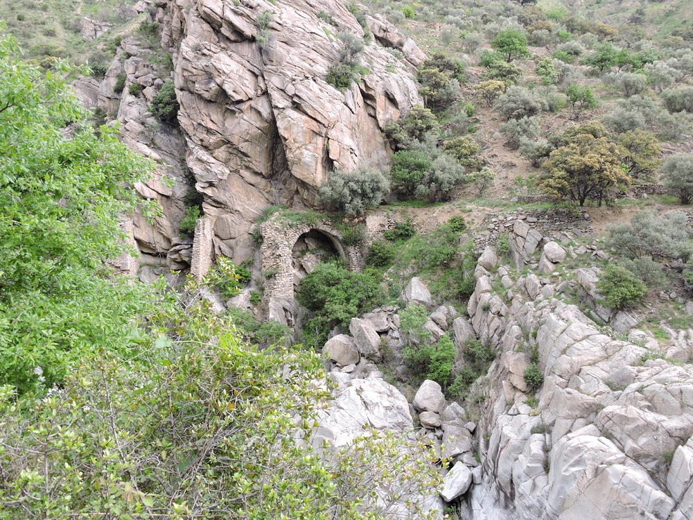 Passage en corniche roche Colomère