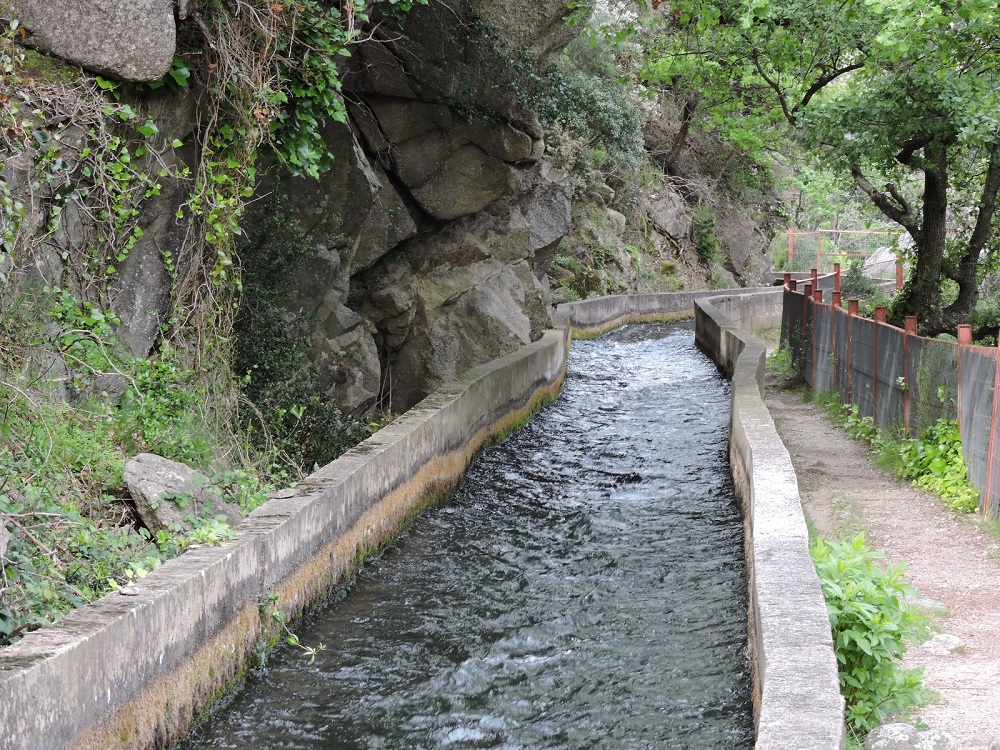 Le canal de Corbère dans les gorges de La Guillère