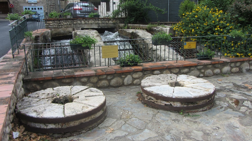 Bouleternère aux l'emplacements de moulins à huile et farine