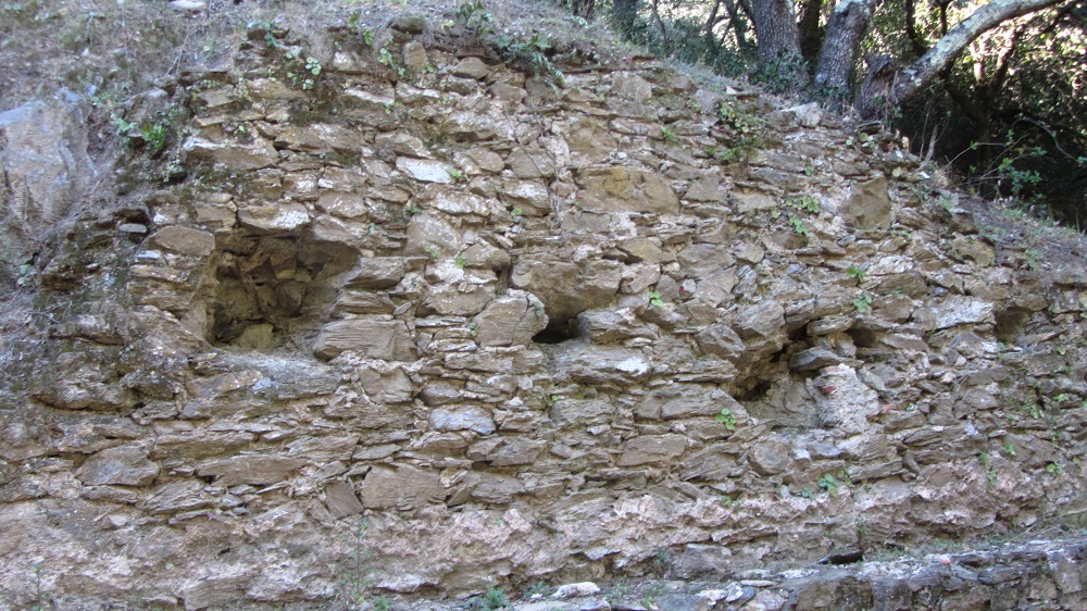 Orifices dans le haut du pignon